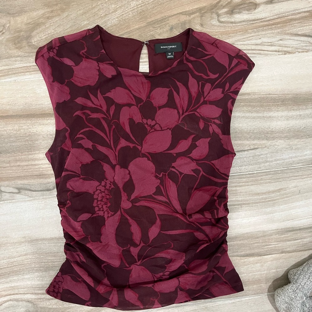 Banana Republic Women's Top - Deep Red Floral